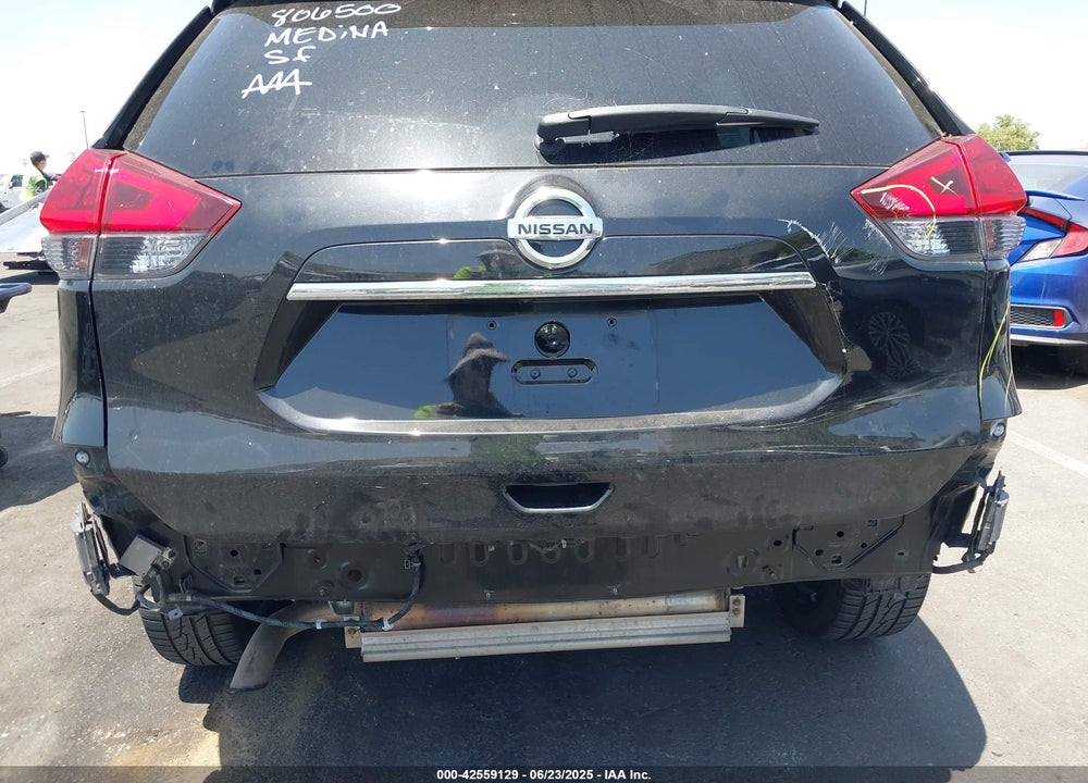 2018 NISSAN ROGUE VIN: JN8AT2MV6JW327096