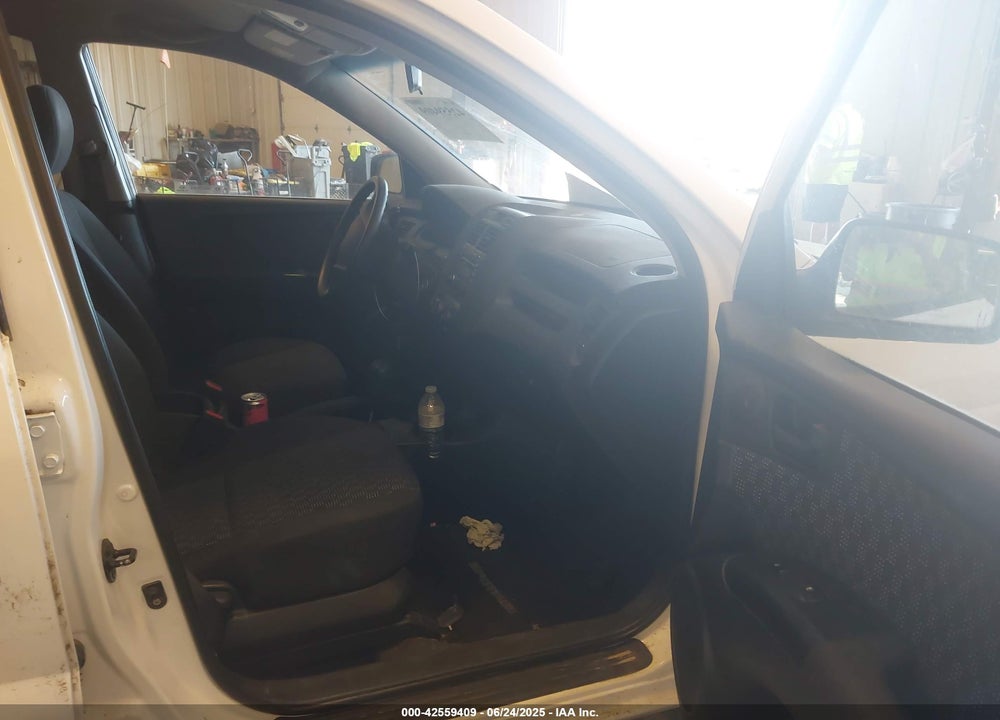2008 KIA SPORTAGE VIN: KNDJF724287457049