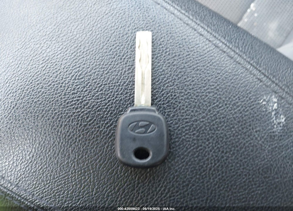 2011 HYUNDAI SONATA VIN: 5NPEB4AC0BH253244