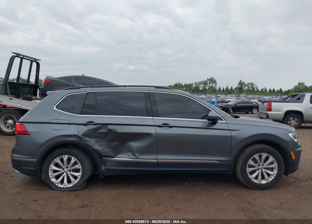 2018 VOLKSWAGEN TIGUAN VIN: 3VV2B7AX1JM166258