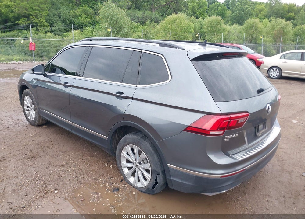 2018 VOLKSWAGEN TIGUAN VIN: 3VV2B7AX1JM166258