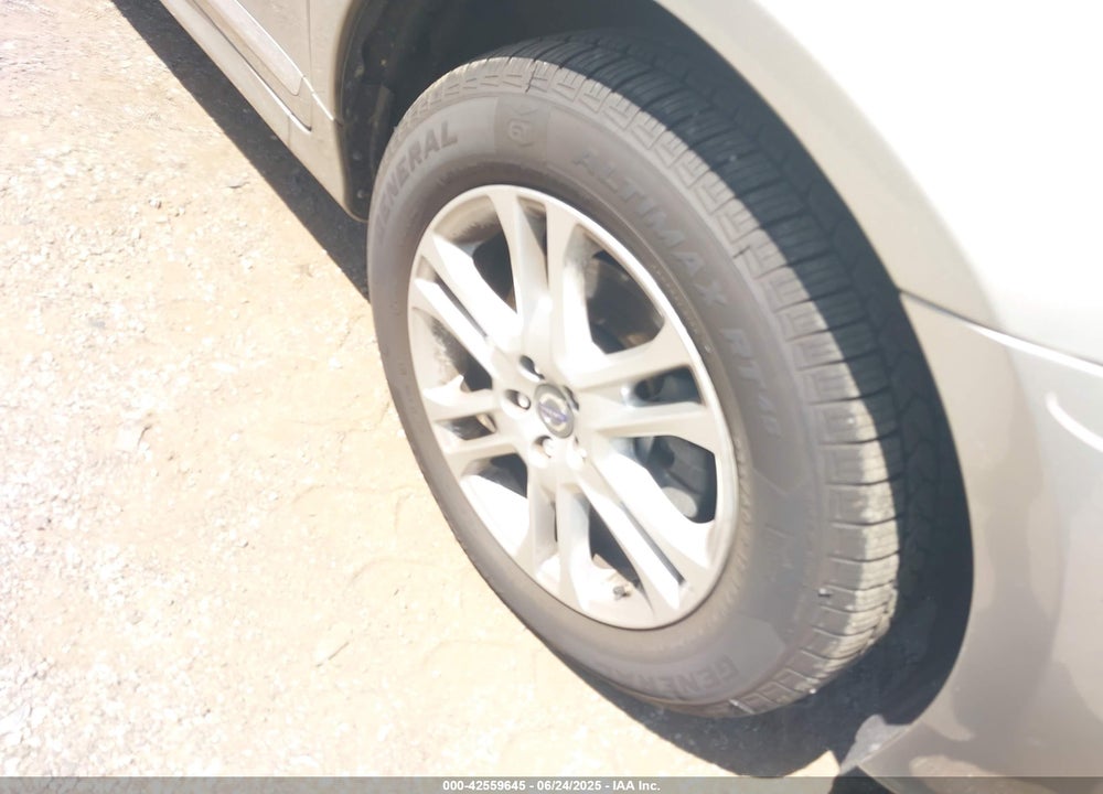 2015 VOLVO XC60 VIN: YV4612RK5F2677952