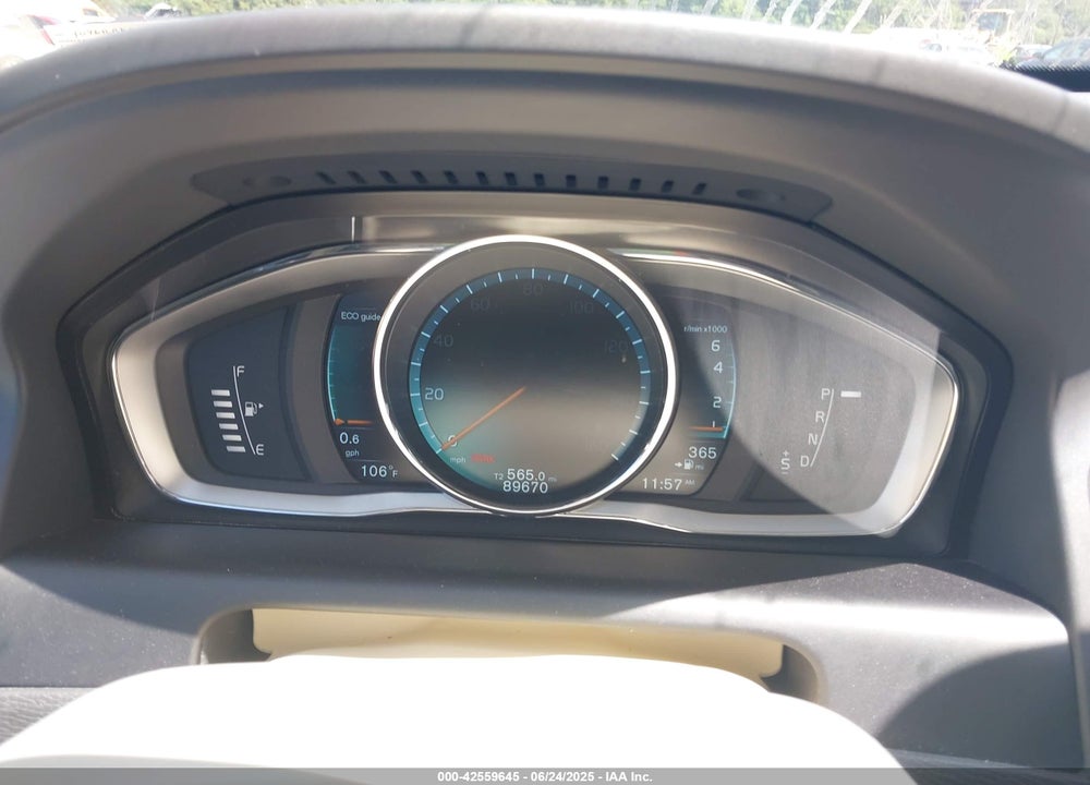 2015 VOLVO XC60 VIN: YV4612RK5F2677952