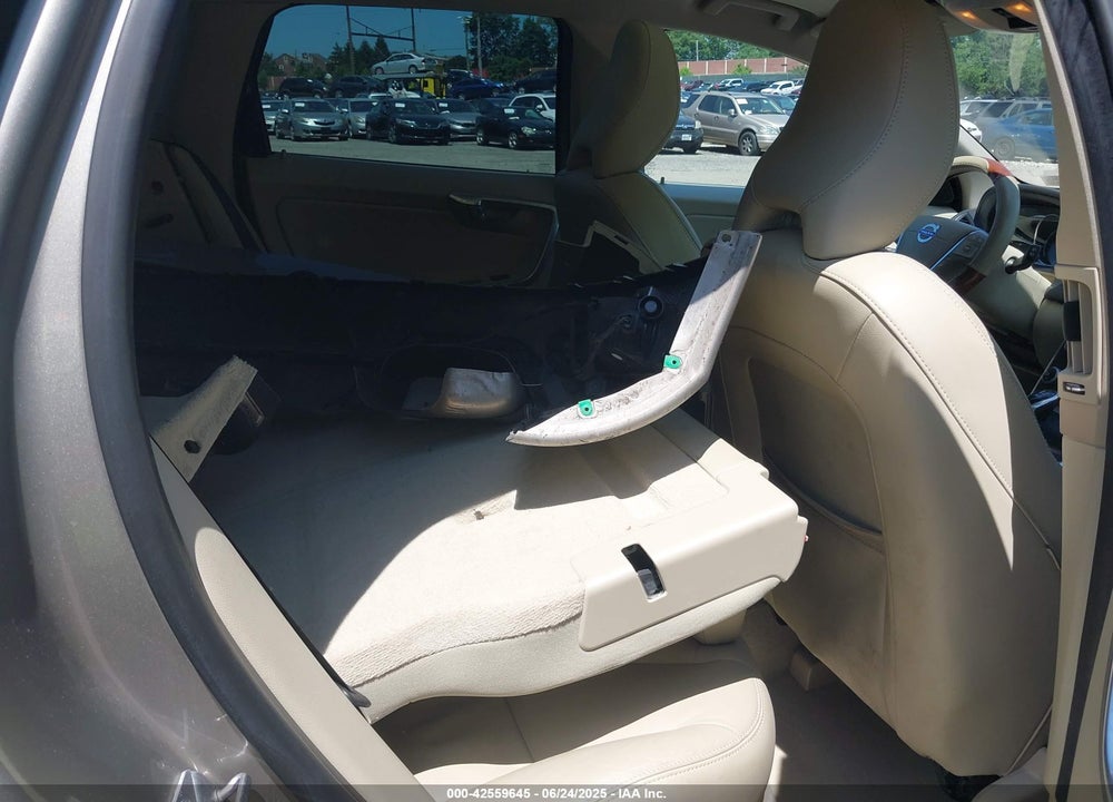 2015 VOLVO XC60 VIN: YV4612RK5F2677952