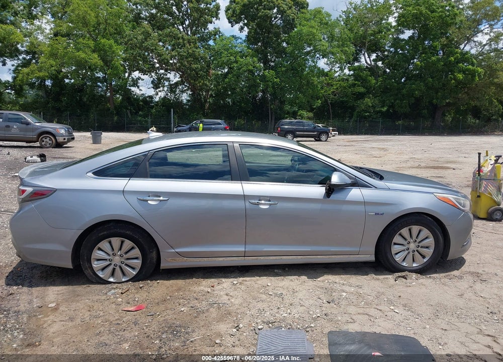 2016 HYUNDAI SONATA HYBRID VIN: KMHE24L17GA013355