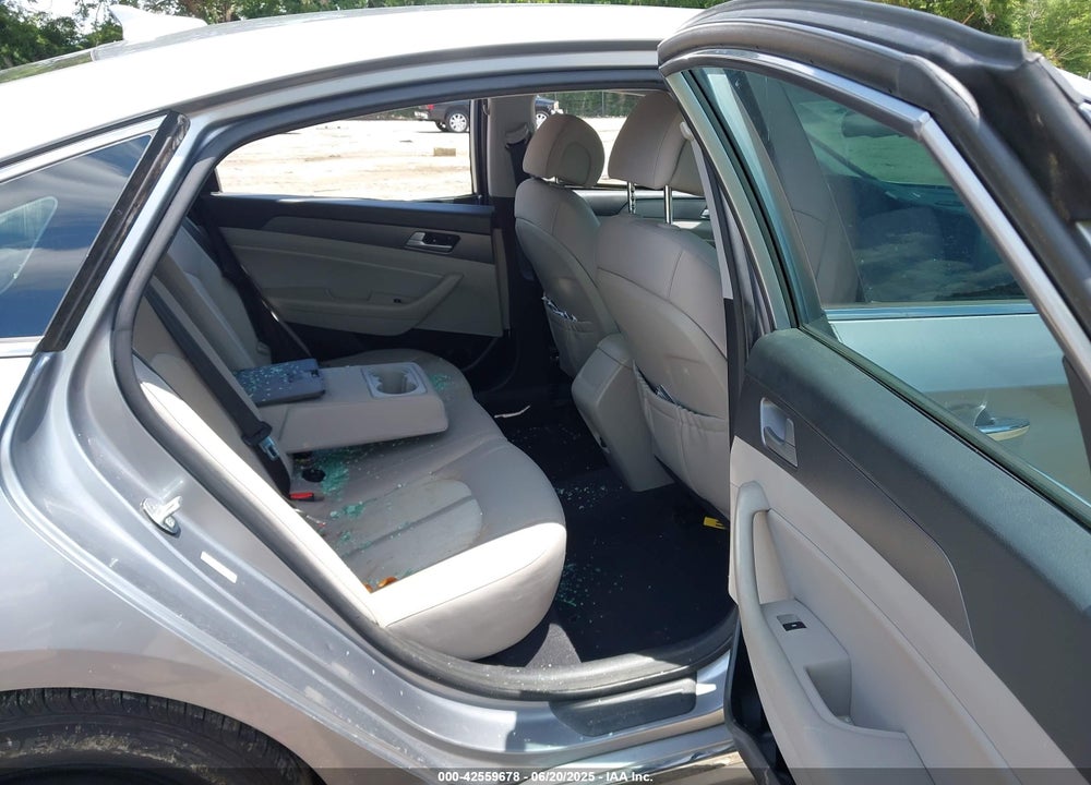 2016 HYUNDAI SONATA HYBRID VIN: KMHE24L17GA013355