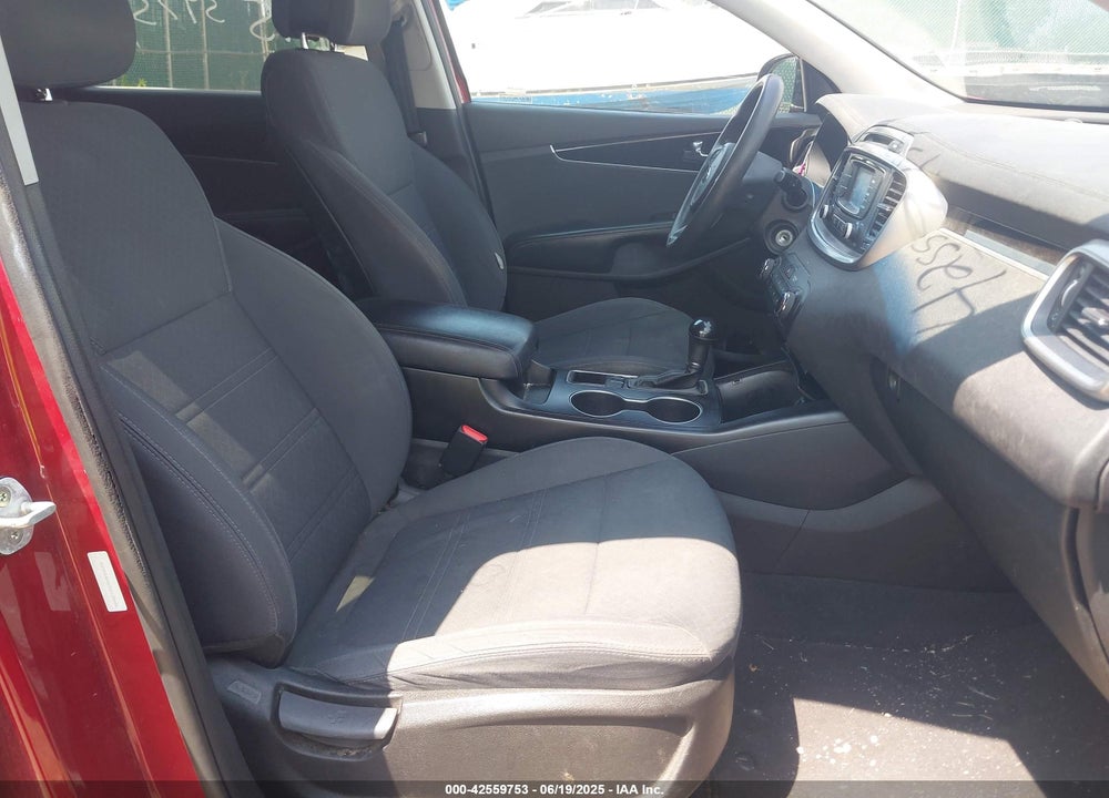 2016 KIA SORENTO VIN: 5XYPG4A52GG138686