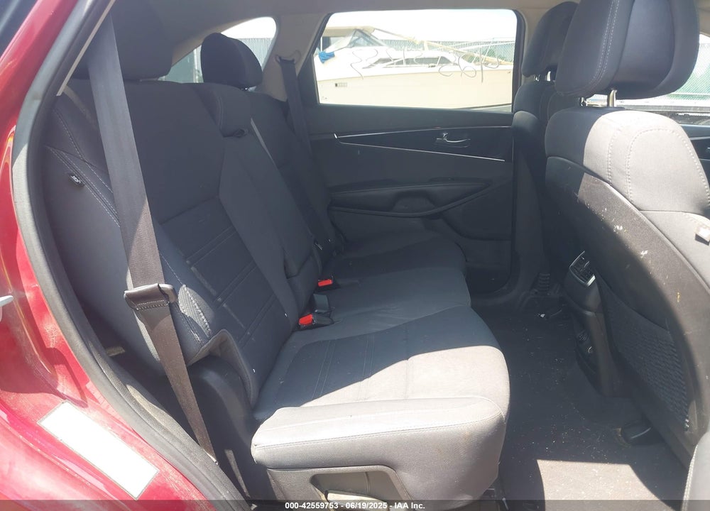 2016 KIA SORENTO VIN: 5XYPG4A52GG138686