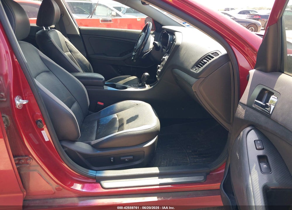 2012 KIA OPTIMA VIN: 5XXGR4A62CG004701