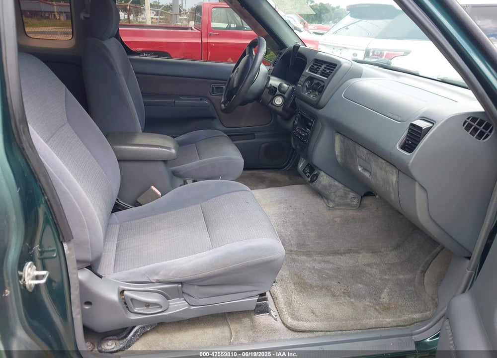 2001 NISSAN FRONTIER XE VIN: 1N6DD26S51C400420
