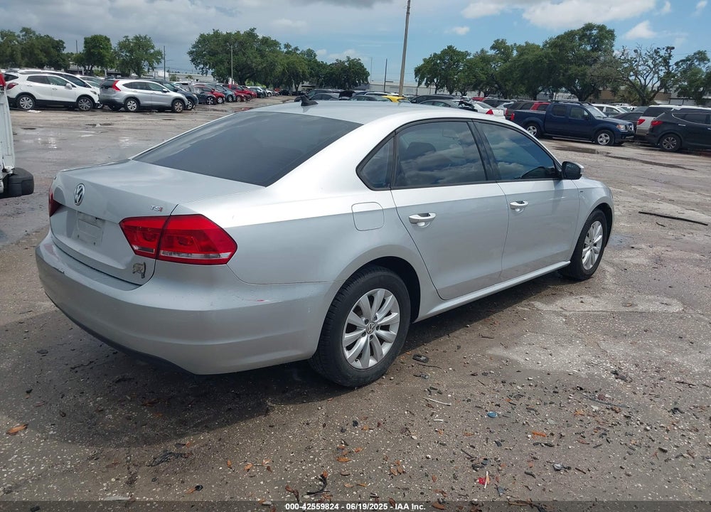 2015 VOLKSWAGEN PASSAT VIN: 1VWAT7A30FC093054