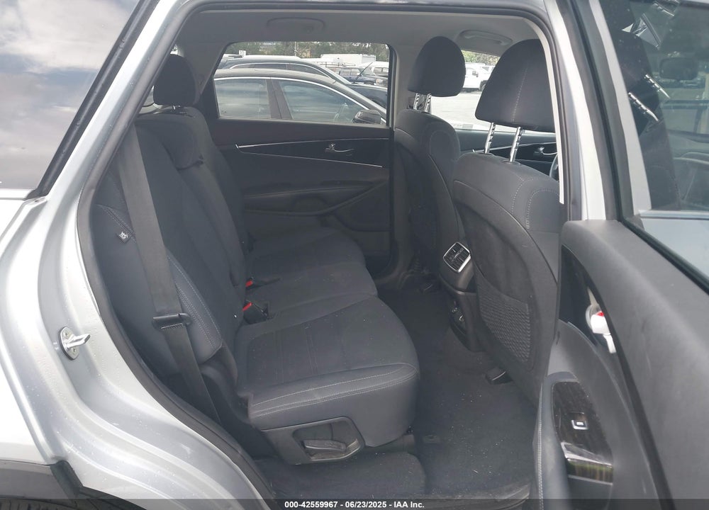 2019 KIA SORENTO VIN: 5XYPG4A57KG474875