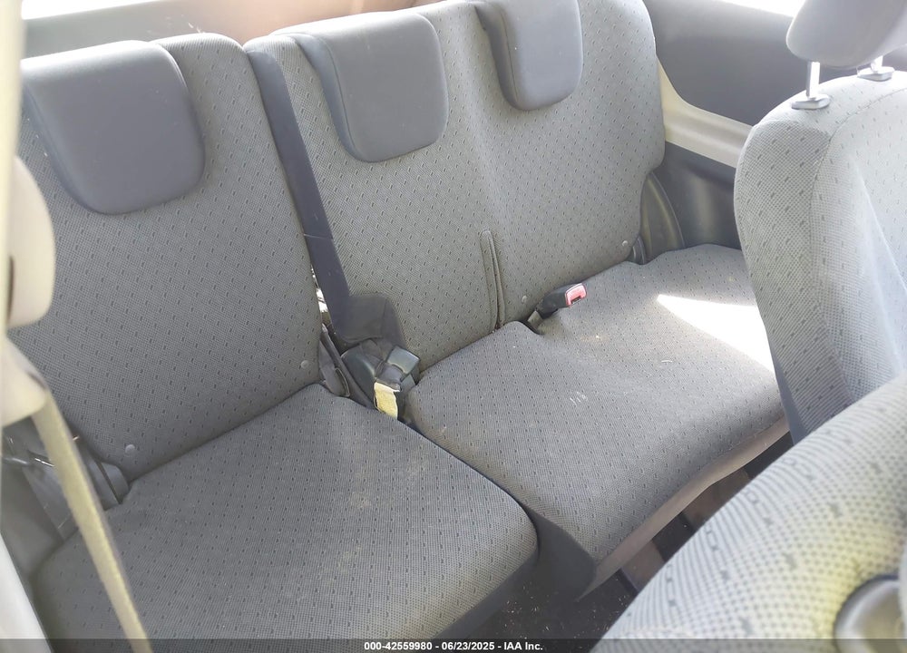 2011 TOYOTA YARIS VIN: JTDJT4K31B5337809