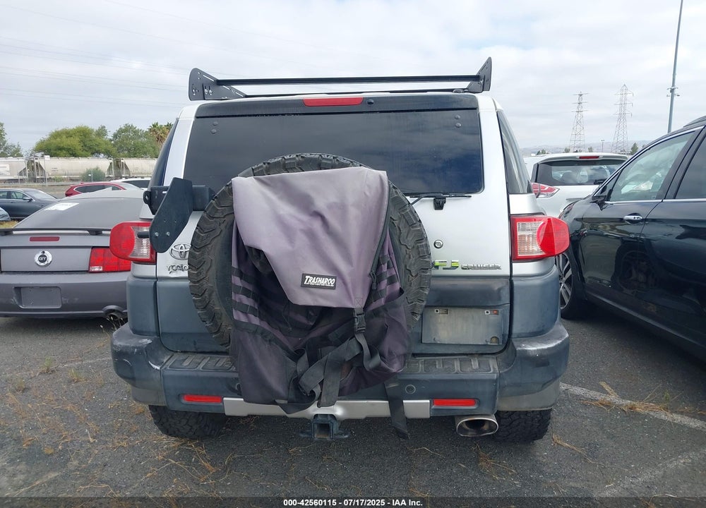 2007 TOYOTA FJ CRUISER VIN: JTEBU11F870041827