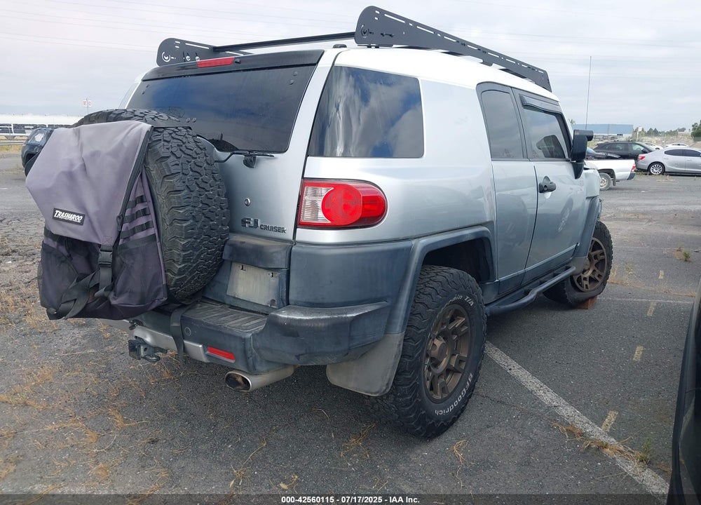 2007 TOYOTA FJ CRUISER VIN: JTEBU11F870041827