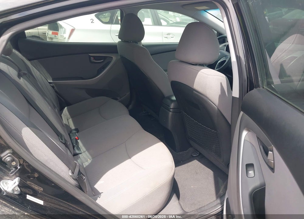 2015 HYUNDAI ELANTRA VIN: KMHDH4AE8FU263538