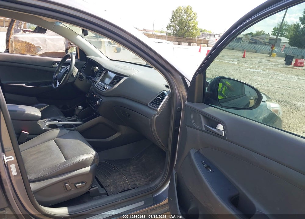 2016 HYUNDAI TUCSON LIMITED VIN: KM8J33A27GU111804