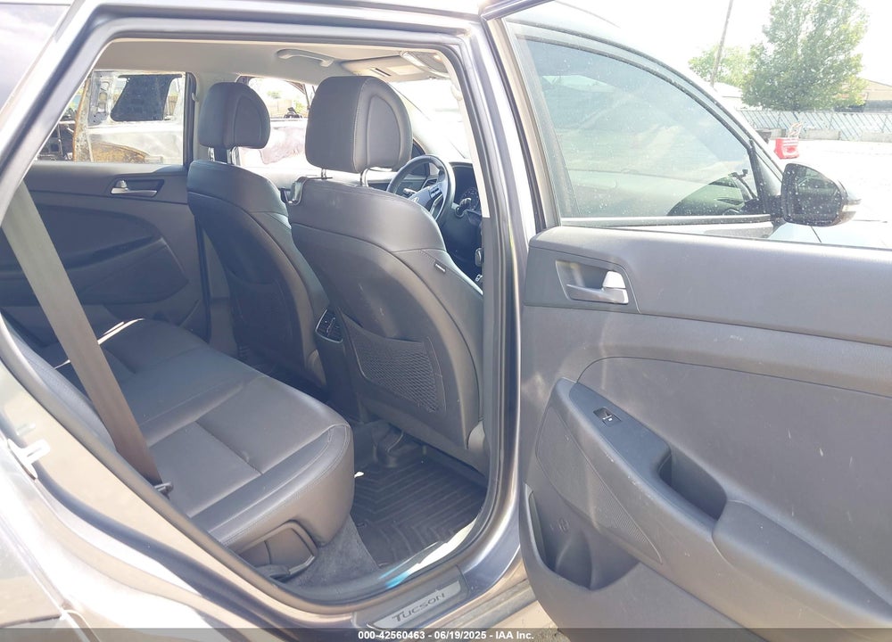 2016 HYUNDAI TUCSON LIMITED VIN: KM8J33A27GU111804