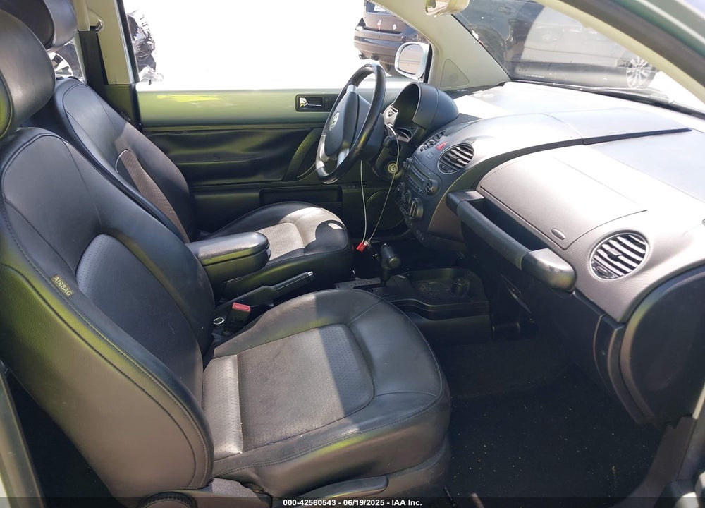 2010 VOLKSWAGEN NEW BEETLE 2.5L VIN: 3VWRG3AG8AM013672