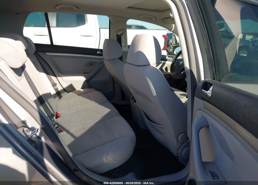 2008 VOLKSWAGEN RABBIT VIN: WVWDB71K18W259965