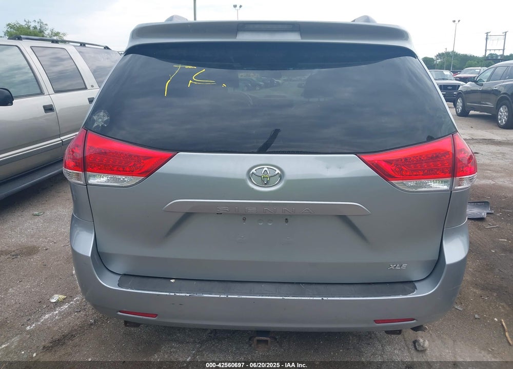 2013 TOYOTA SIENNA XLE V6 8 PASSENGER VIN: 5TDYK3DC3DS336201