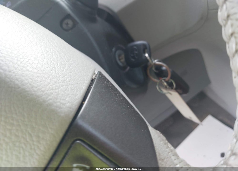 2013 TOYOTA SIENNA XLE V6 8 PASSENGER VIN: 5TDYK3DC3DS336201