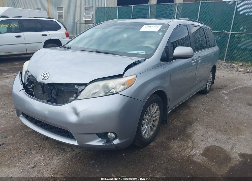 2013 TOYOTA SIENNA XLE V6 8 PASSENGER VIN: 5TDYK3DC3DS336201