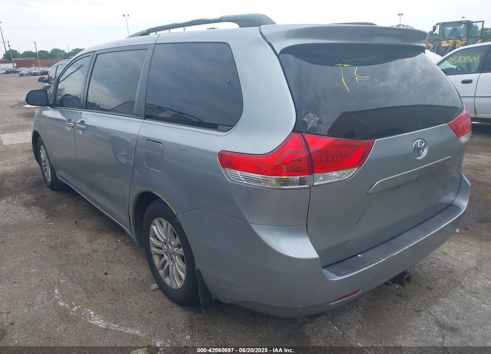 2013 TOYOTA SIENNA XLE V6 8 PASSENGER VIN: 5TDYK3DC3DS336201