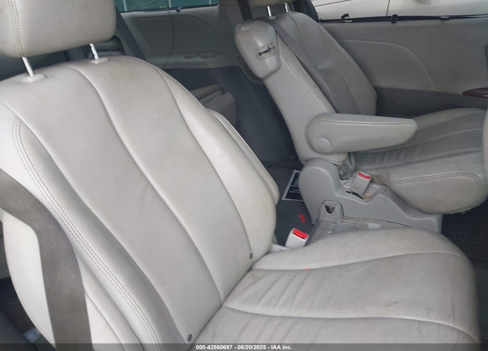 2013 TOYOTA SIENNA XLE V6 8 PASSENGER VIN: 5TDYK3DC3DS336201