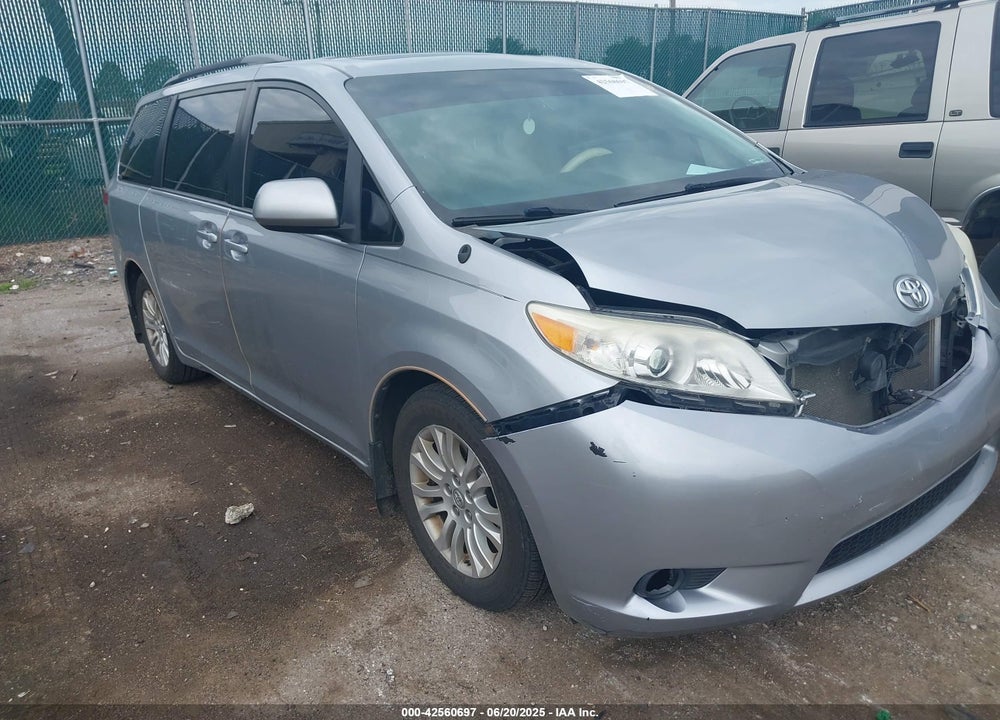 2013 TOYOTA SIENNA XLE V6 8 PASSENGER VIN: 5TDYK3DC3DS336201