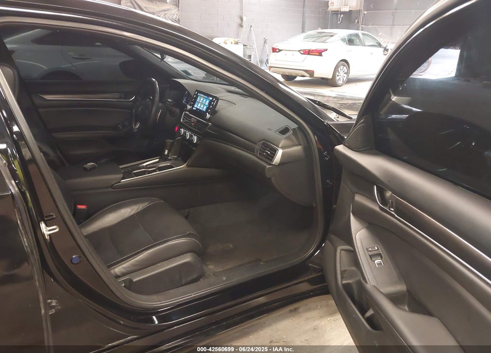 2019 HONDA ACCORD VIN: 1HGCV1F36KA100205