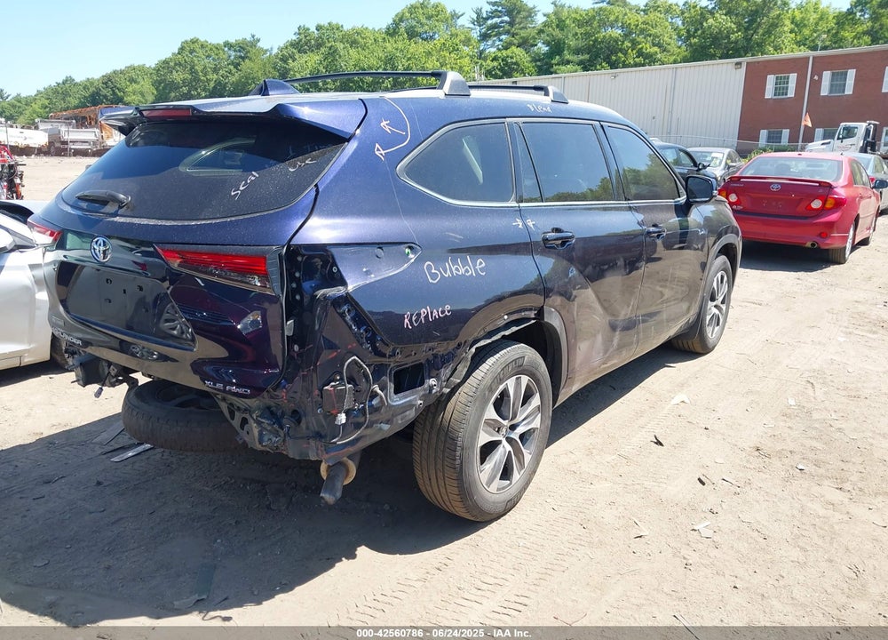 2022 TOYOTA HIGHLANDER VIN: 5TDHZRBH2NS597527