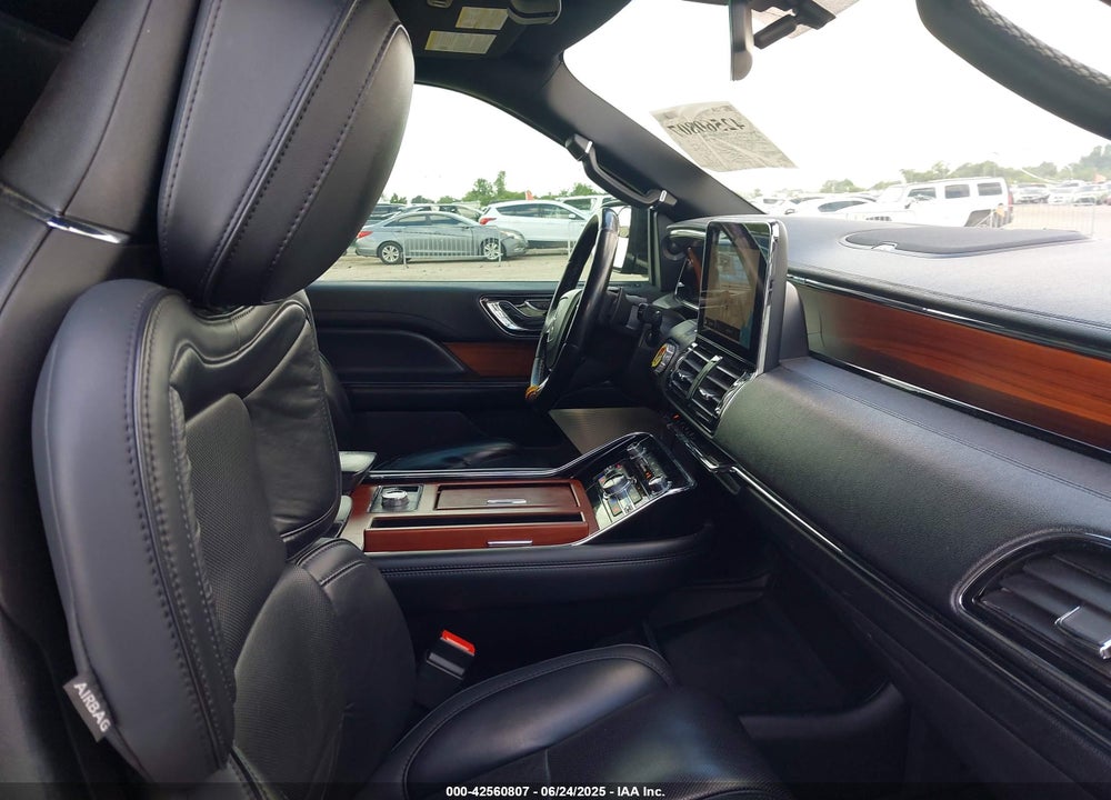 2019 LINCOLN NAVIGATOR VIN: 5LMJJ2LT8KEL15596