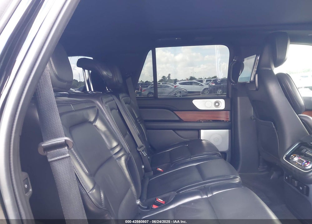 2019 LINCOLN NAVIGATOR VIN: 5LMJJ2LT8KEL15596