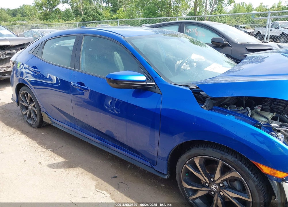 2018 HONDA CIVIC VIN: SHHFK7H4XJU214614