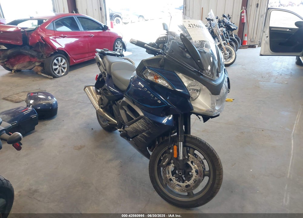 2015 TRIUMPH MOTORCYCLE TROPHY SE VIN: SMTH02XK8FJ700794