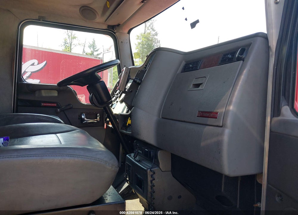 2010 KENWORTH CONSTRUCTION VIN: 2NKHHM7A3AM263460