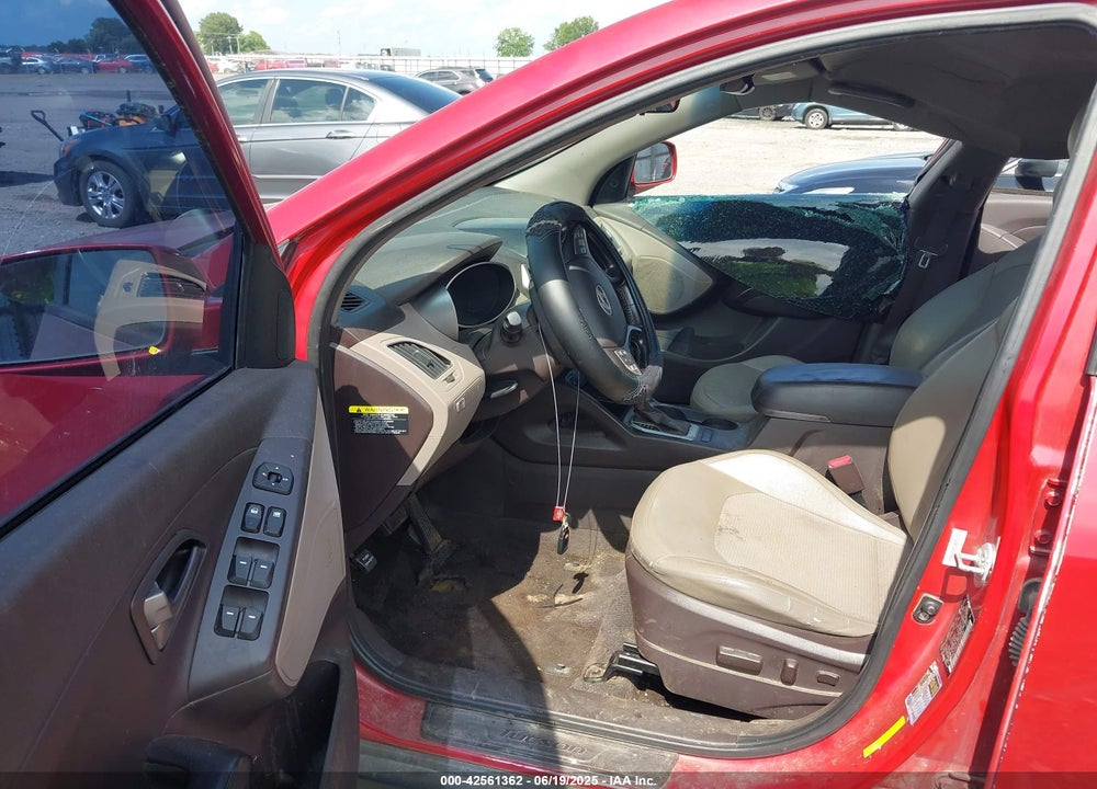 2014 HYUNDAI TUCSON SE VIN: KM8JU3AG1EU882880