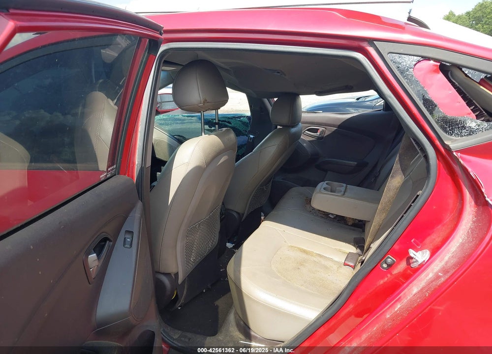 2014 HYUNDAI TUCSON SE VIN: KM8JU3AG1EU882880