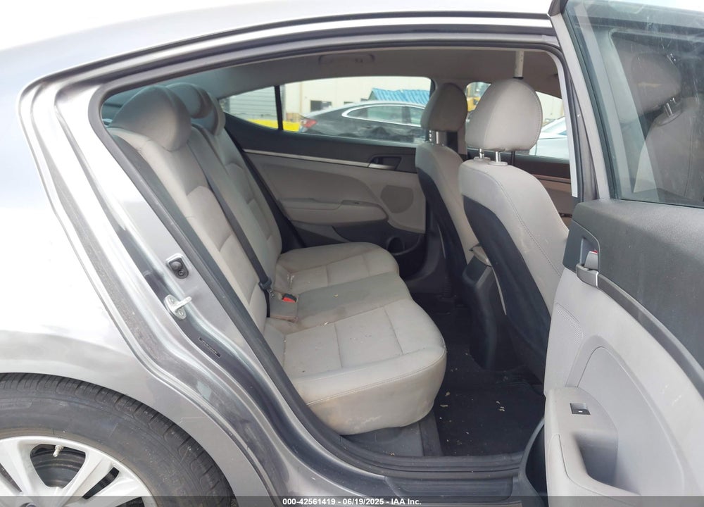 2018 HYUNDAI ELANTRA SE VIN: 5NPD74LF2JH354367