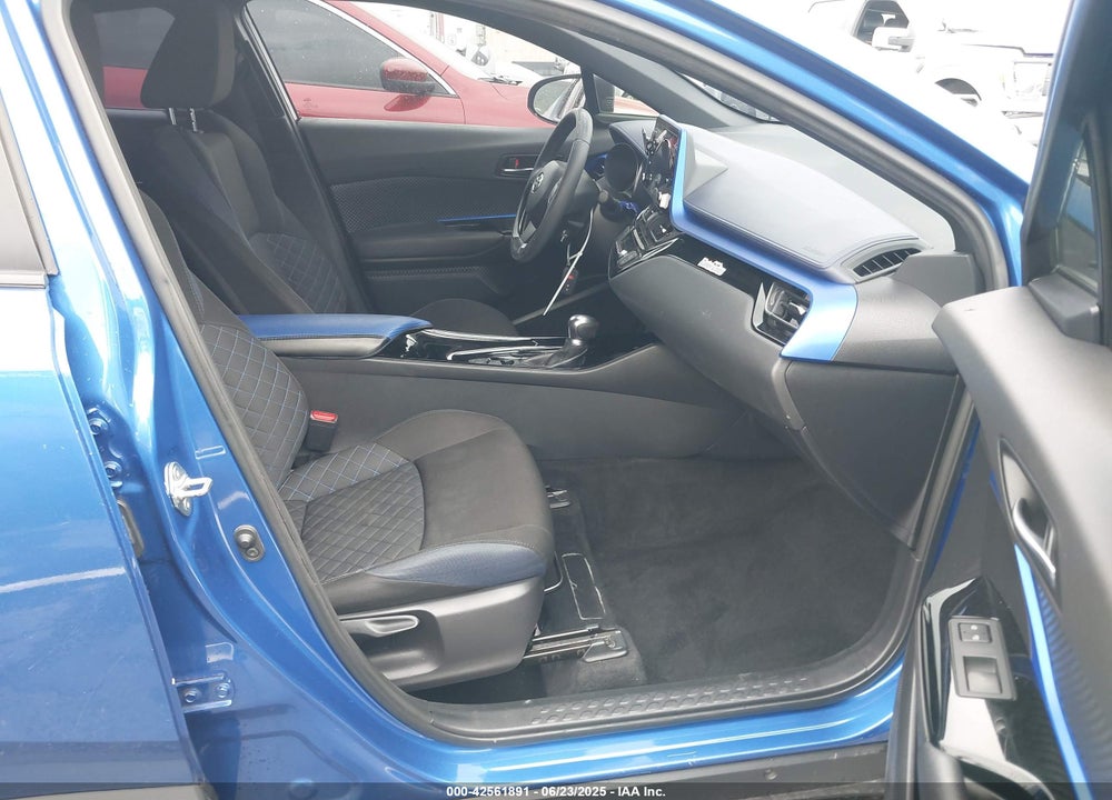 2021 TOYOTA C-HR VIN: JTNKHMBX6M1117693