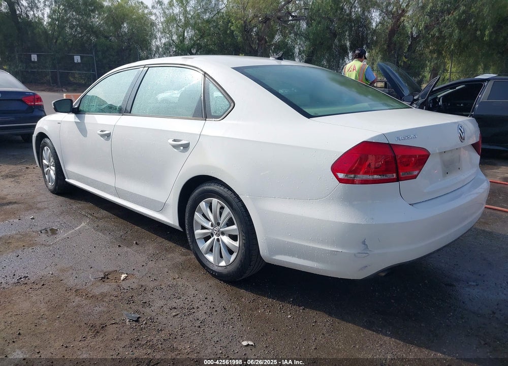 2014 VOLKSWAGEN PASSAT VIN: 1VWAT7A35EC117895