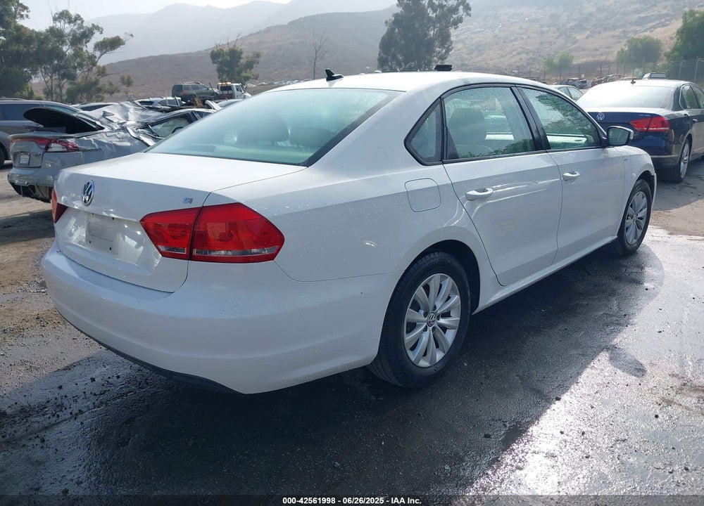 2014 VOLKSWAGEN PASSAT VIN: 1VWAT7A35EC117895