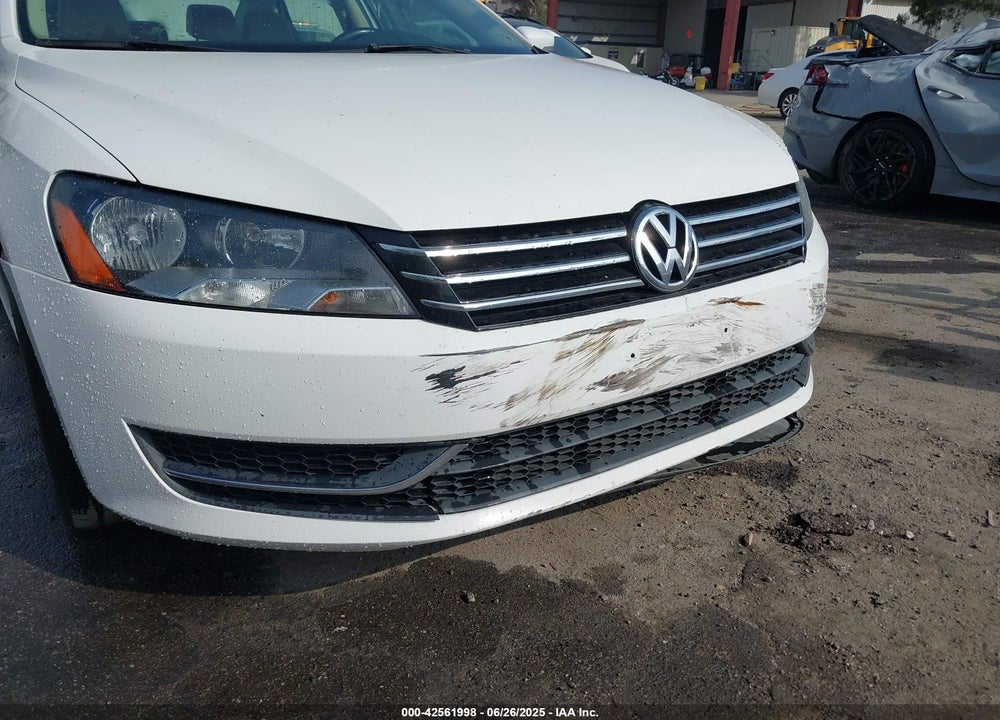 2014 VOLKSWAGEN PASSAT VIN: 1VWAT7A35EC117895