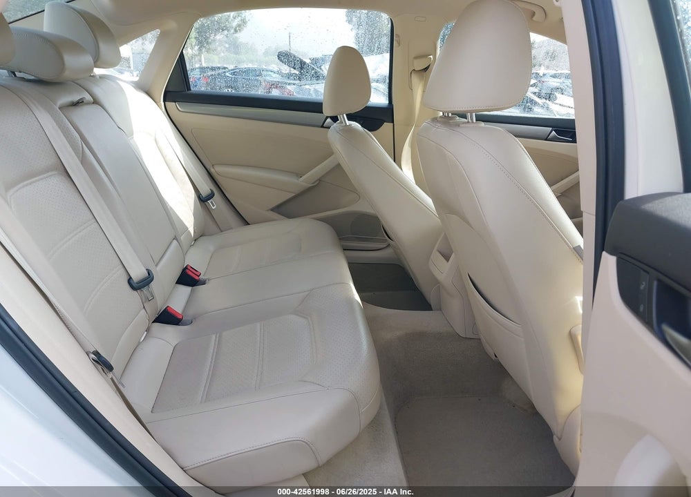 2014 VOLKSWAGEN PASSAT VIN: 1VWAT7A35EC117895