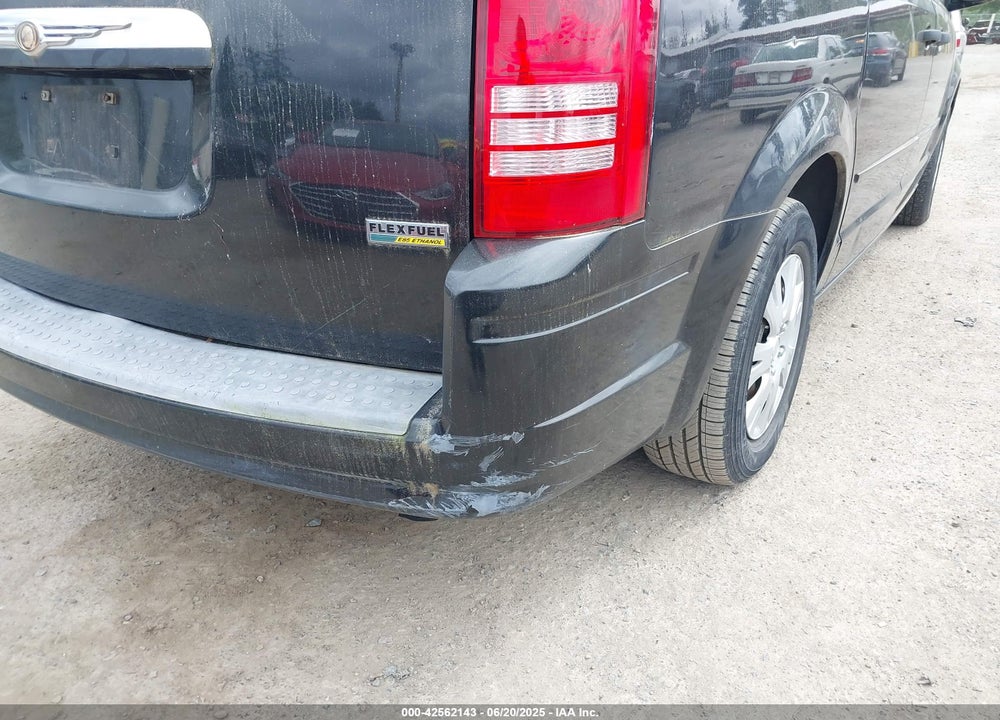 2008 CHRYSLER TOWN & COUNTRY LX VIN: 2A8HR44H28R621069