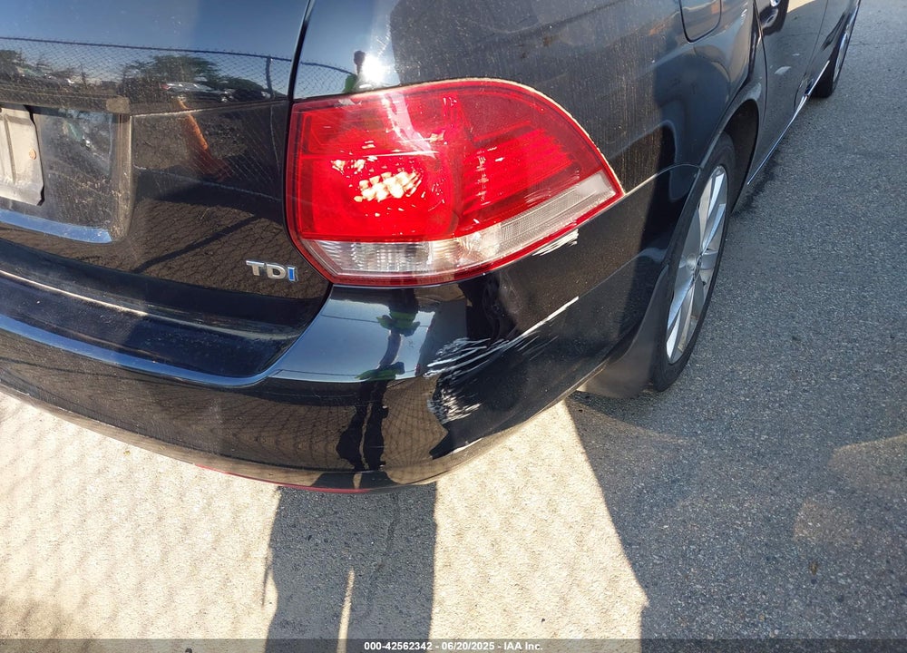 2013 VOLKSWAGEN JETTA VIN: 3VWPL7AJ8DM689372