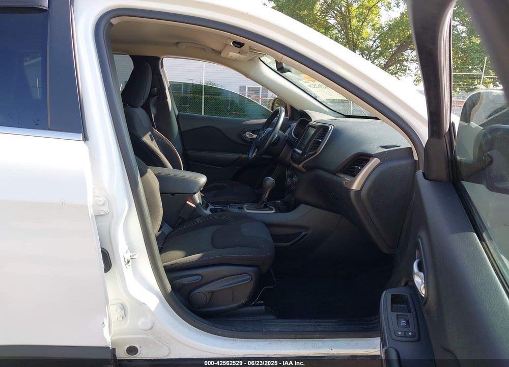2016 JEEP CHEROKEE VIN: 1C4PJMCB7GW371955
