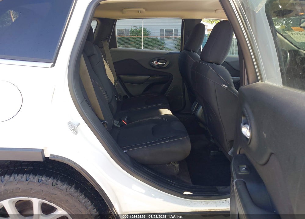 2016 JEEP CHEROKEE VIN: 1C4PJMCB7GW371955