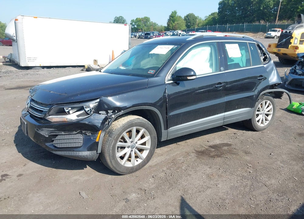 2017 VOLKSWAGEN TIGUAN VIN: WVGSV7AX8HK028638
